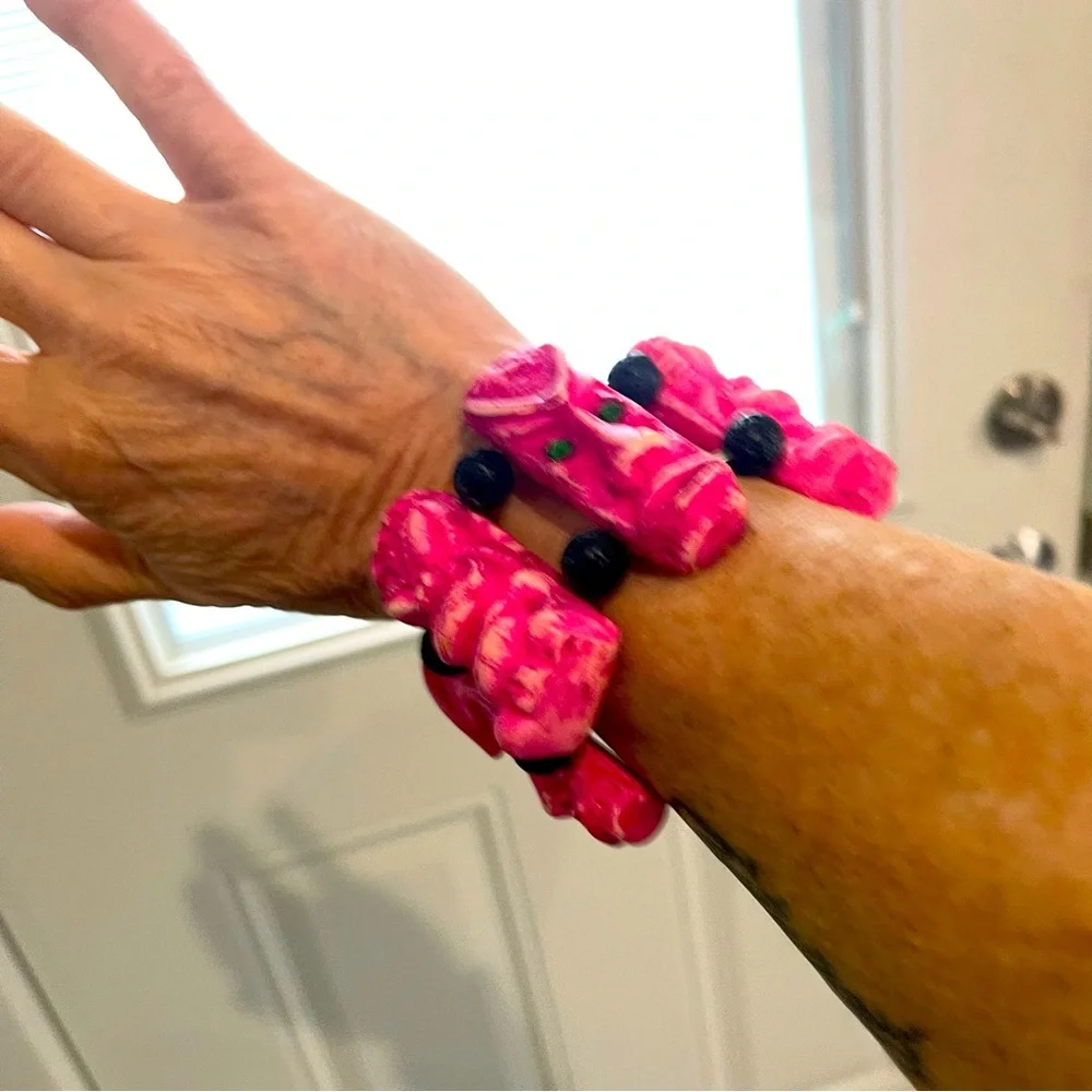 TIKI Bracelet. Pink. SUPER FUN - Picture 2 of 4